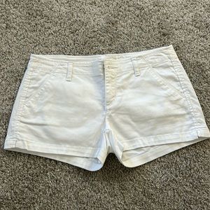 Size 3 Arizona Jeans Co white shorts